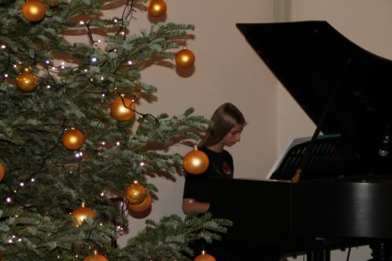 Fragment koncertu w wykonaniu młodzieży ze Społecznego Ogniska Muzycznego